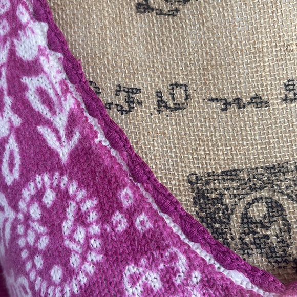 Sundance magenta purple V-neck long sleeve sweater w cream floral paisley detail - Picture 3 of 16